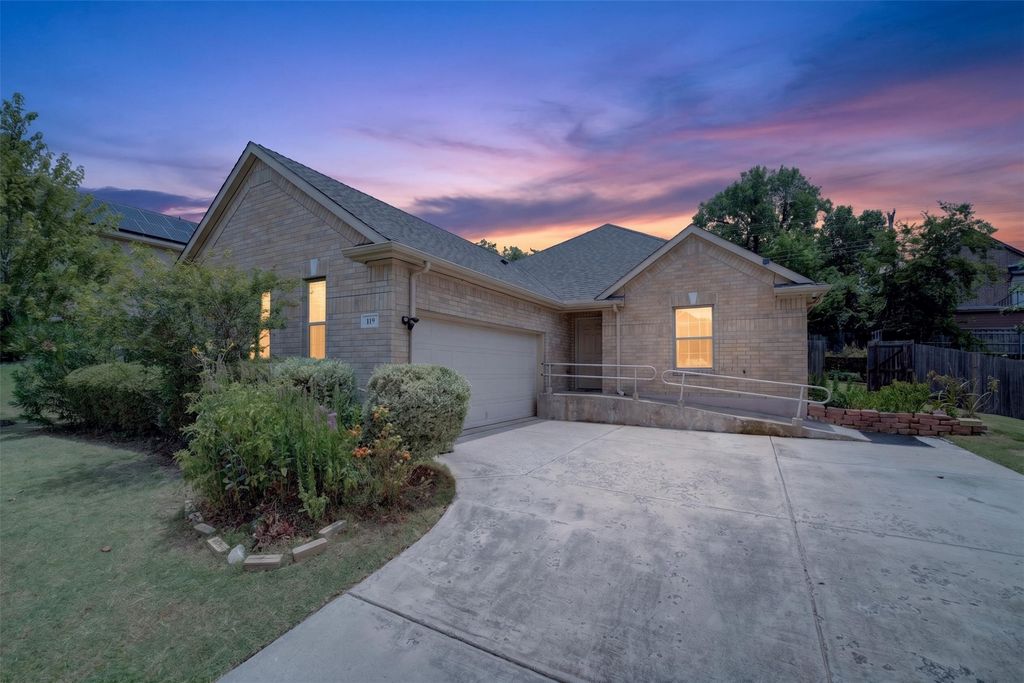 119 Matamoros Street, Grand Prairie, TX 75051
