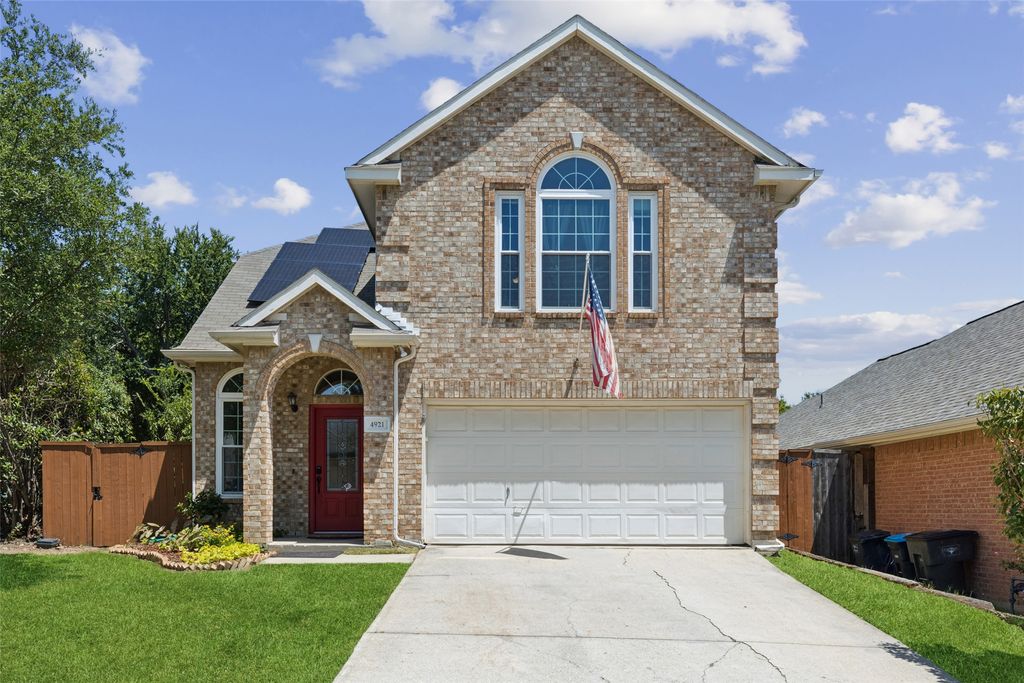 4921 Glenscape Trail, Fort Worth, TX 76137