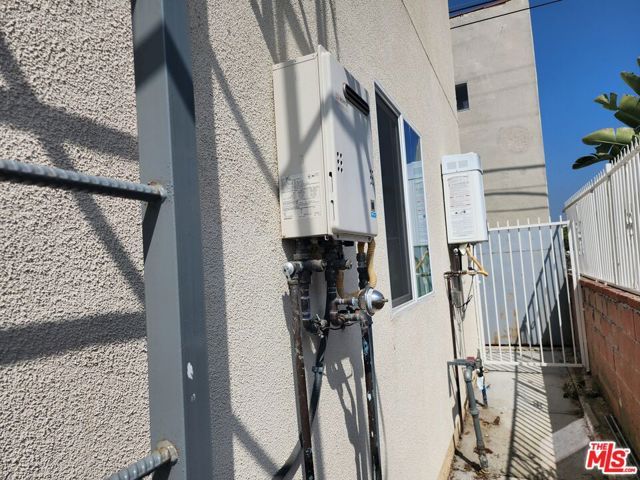 1535 W 80th Street, Los Angeles, CA 90047