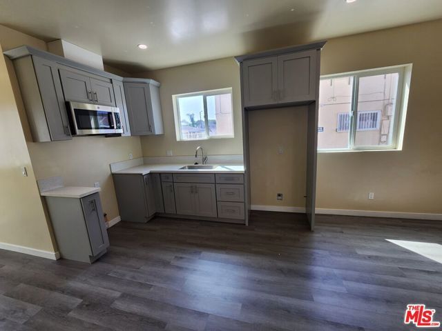 1535 W 80th Street, Los Angeles, CA 90047