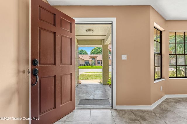 950 Whisperpine Drive, Melbourne, FL 32901