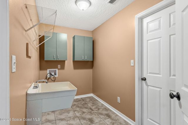 950 Whisperpine Drive, Melbourne, FL 32901