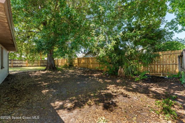 950 Whisperpine Drive, Melbourne, FL 32901