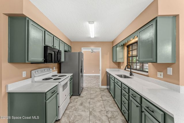 950 Whisperpine Drive, Melbourne, FL 32901