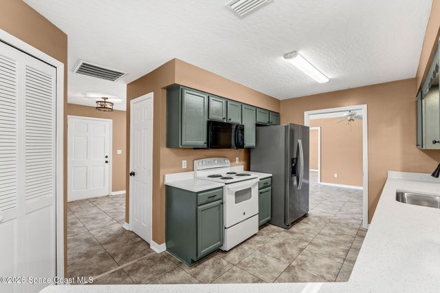 950 Whisperpine Drive, Melbourne, FL 32901