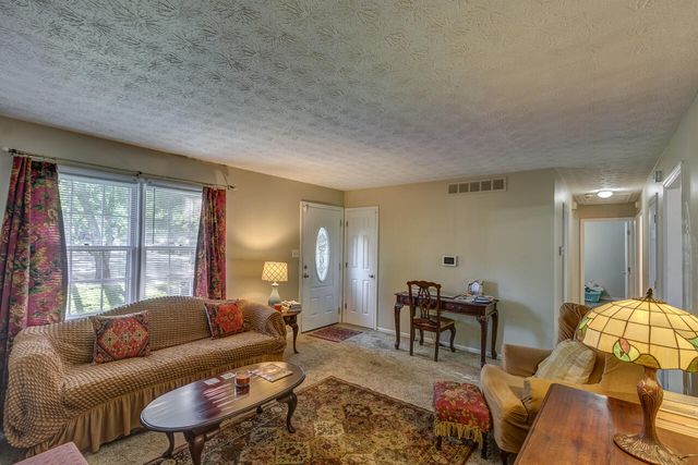 1517 Kelly Circle, Lexington, KY 40517