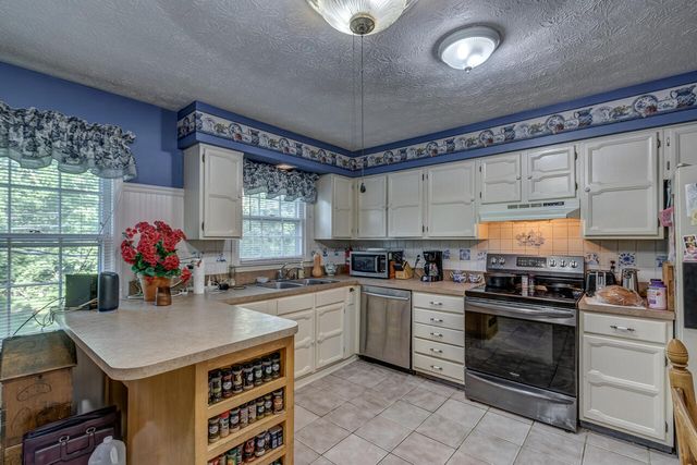 1517 Kelly Circle, Lexington, KY 40517