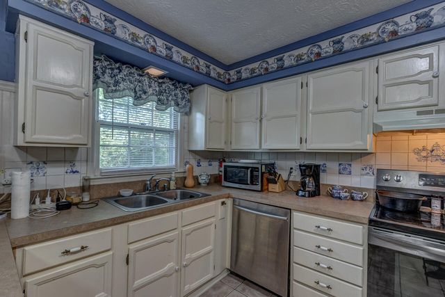 1517 Kelly Circle, Lexington, KY 40517