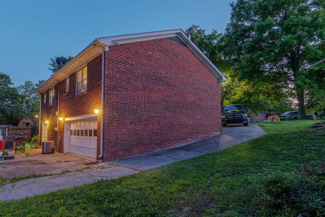 1517 Kelly Circle, Lexington, KY 40517