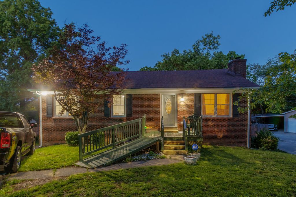 1517 Kelly Circle, Lexington, KY 40517