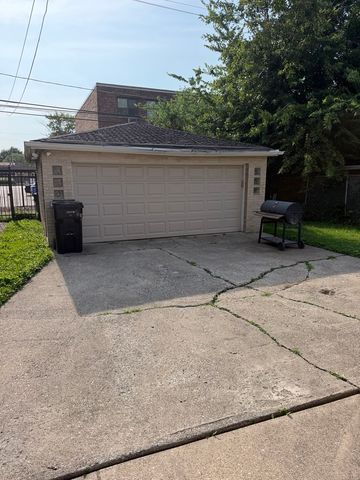10952 S Emerald Avenue, Chicago, IL 60628
