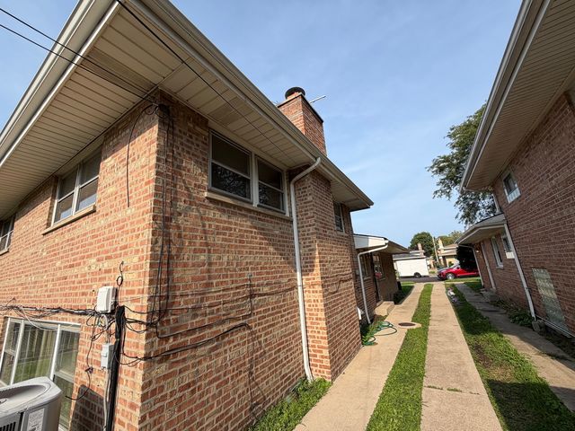 10952 S Emerald Avenue, Chicago, IL 60628