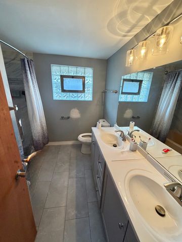 10952 S Emerald Avenue, Chicago, IL 60628