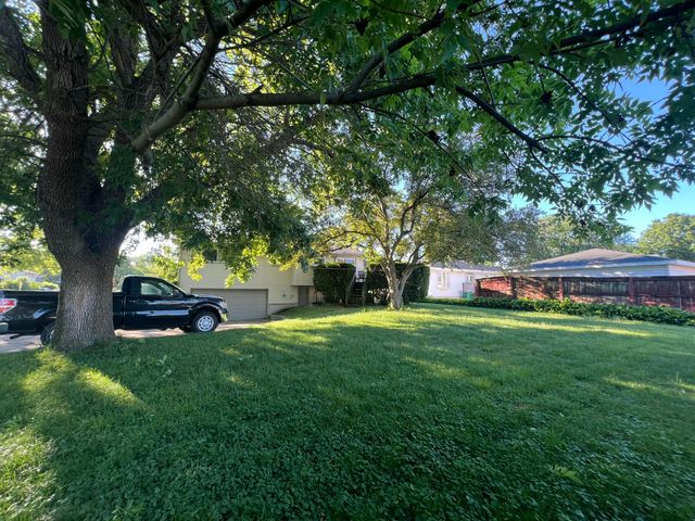 9508 Southwood Drive, Munster, IN 46321