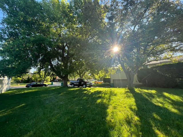 9508 Southwood Drive, Munster, IN 46321