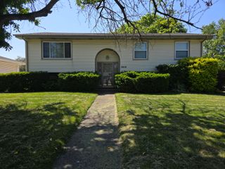 9508 Southwood Drive, Munster, IN 46321