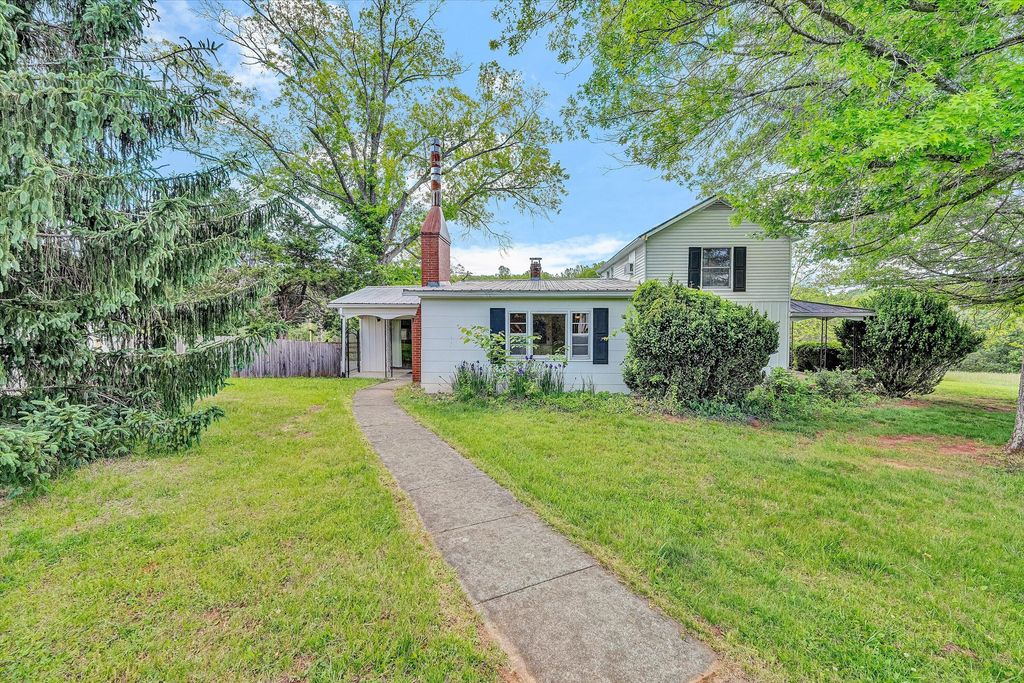 5328 White House RD, Moneta, VA 24121