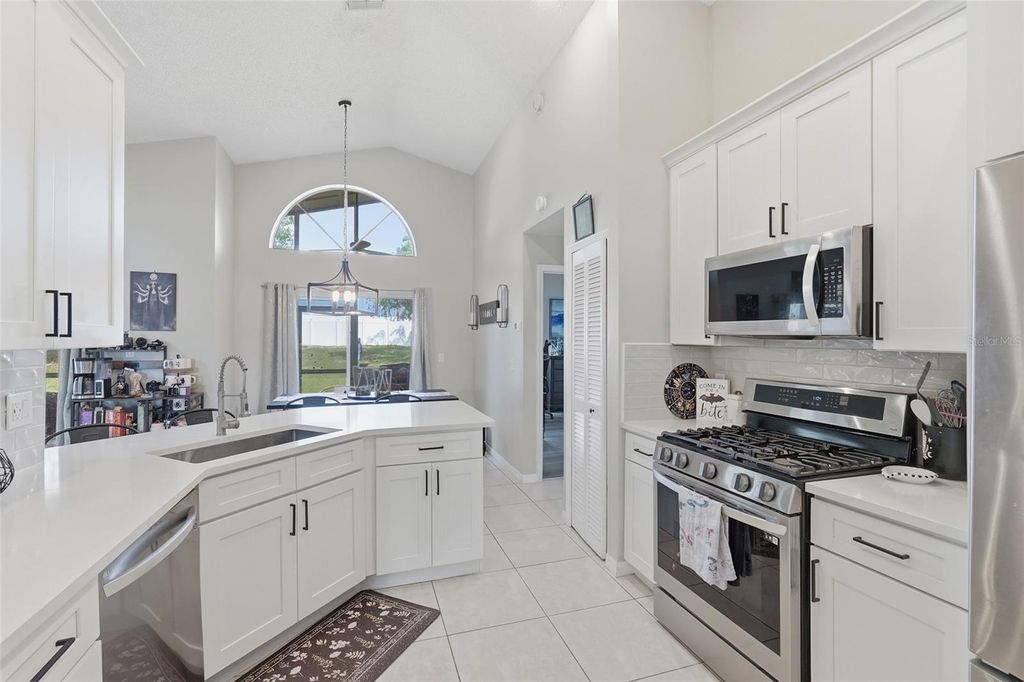 Image 11 of property listing at 14715 GREATER PINES BOULEVARD, Clermont, FL 34711