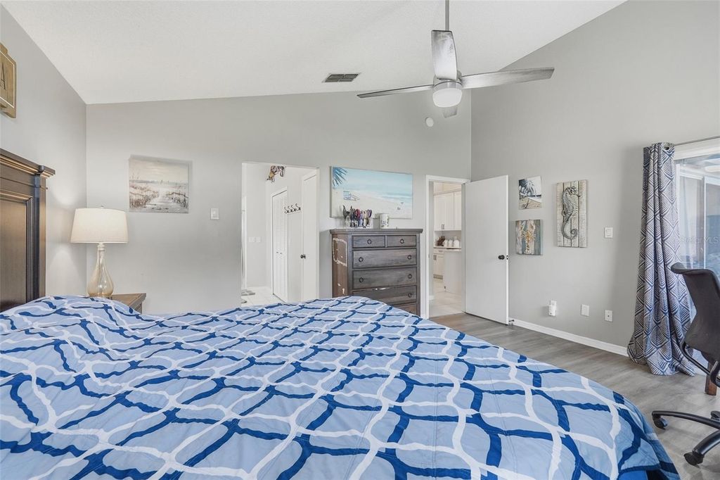 Image 16 of property listing at 14715 GREATER PINES BOULEVARD, Clermont, FL 34711