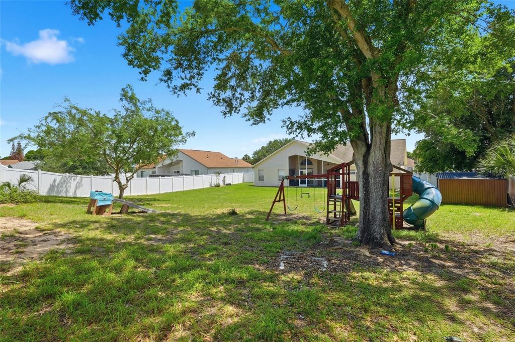 Image 24 of property listing at 14715 GREATER PINES BOULEVARD, Clermont, FL 34711