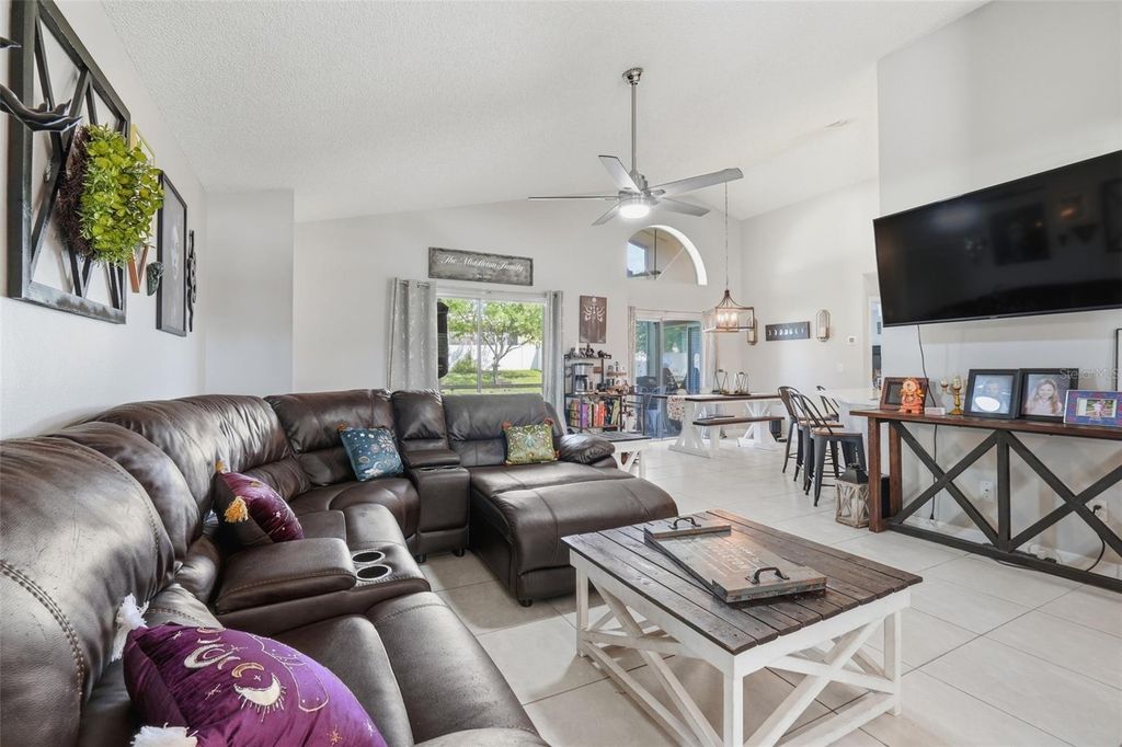 Image 9 of property listing at 14715 GREATER PINES BOULEVARD, Clermont, FL 34711