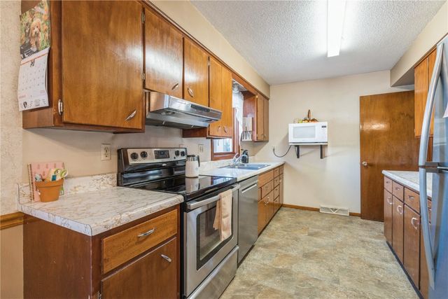 148 33rd Avenue SW, Cedar Rapids, IA 52404