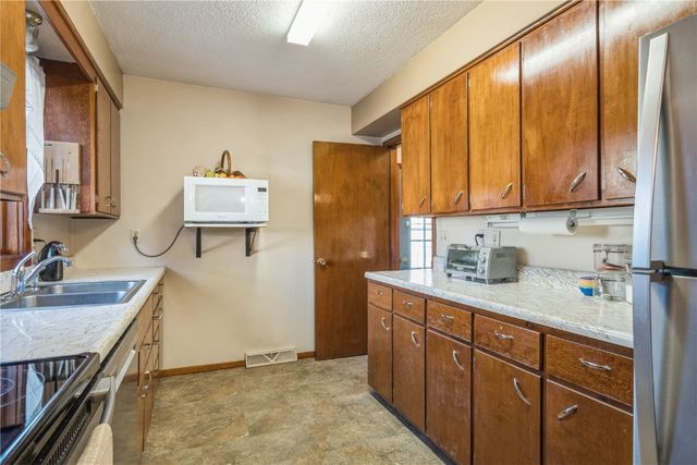 148 33rd Avenue SW, Cedar Rapids, IA 52404