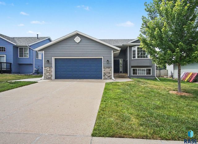 7321 W 51st St Street, Sioux Falls, SD 57106