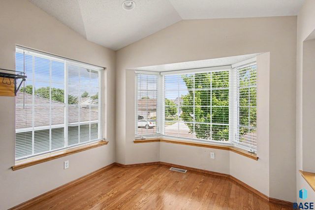 7321 W 51st St Street, Sioux Falls, SD 57106