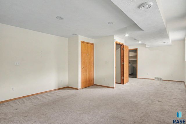 7321 W 51st St Street, Sioux Falls, SD 57106