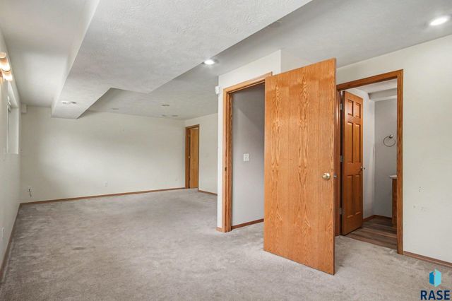 7321 W 51st St Street, Sioux Falls, SD 57106