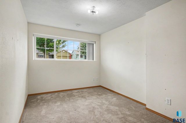 7321 W 51st St Street, Sioux Falls, SD 57106