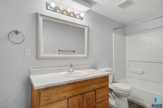 7321 W 51st St Street, Sioux Falls, SD 57106
