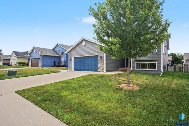 7321 W 51st St Street, Sioux Falls, SD 57106