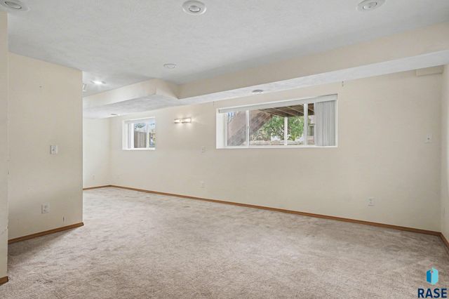 7321 W 51st St Street, Sioux Falls, SD 57106