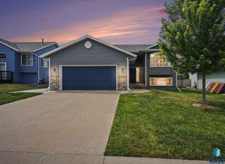 7321 W 51st St Street, Sioux Falls, SD 57106