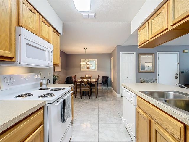 5003 LAGUNA BAY CIRCLE 16, Kissimmee, FL 34746
