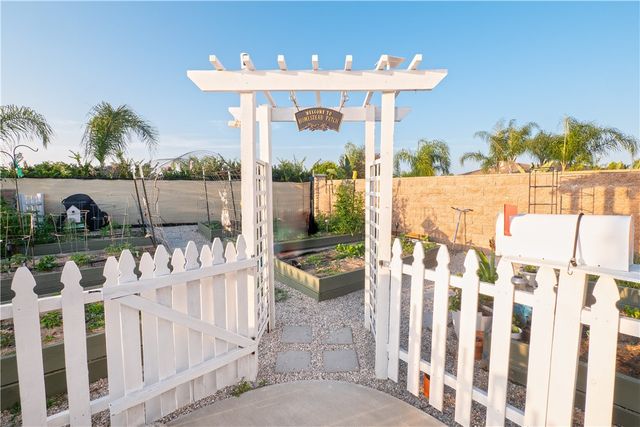 1253 Viento Court, Riverside, CA 92508