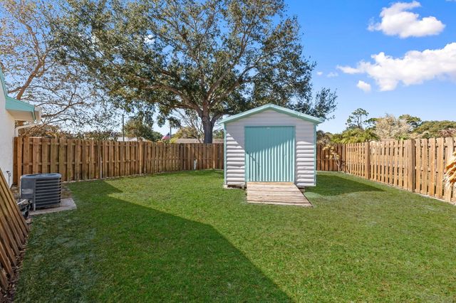 126 Ormond Court, Sebastian, FL 32958