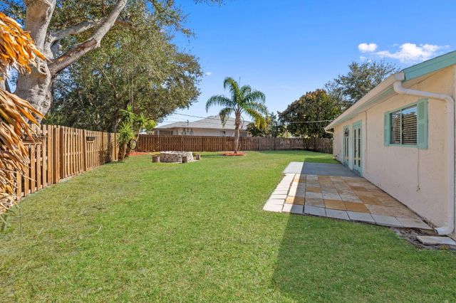 126 Ormond Court, Sebastian, FL 32958