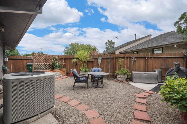 1041 Yuloni Dr, Lodi, CA 95240