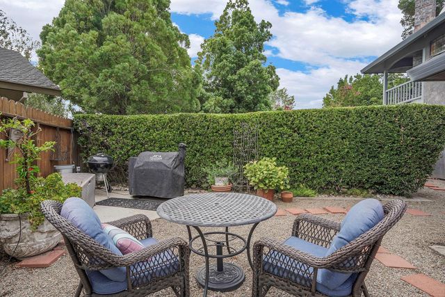 1041 Yuloni Dr, Lodi, CA 95240