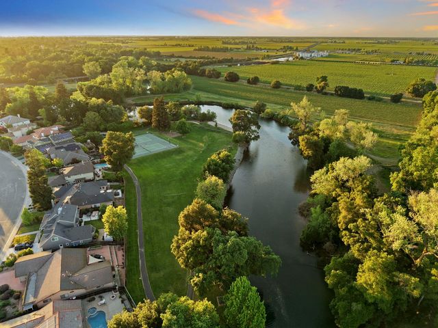 1041 Yuloni Dr, Lodi, CA 95240