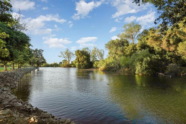 1041 Yuloni Dr, Lodi, CA 95240