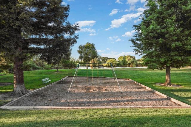 1041 Yuloni Dr, Lodi, CA 95240