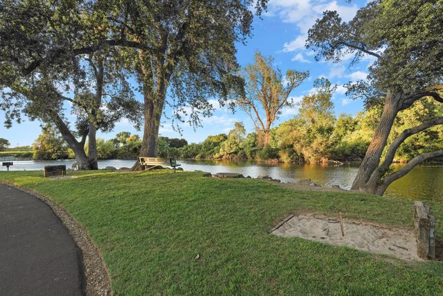 1041 Yuloni Dr, Lodi, CA 95240