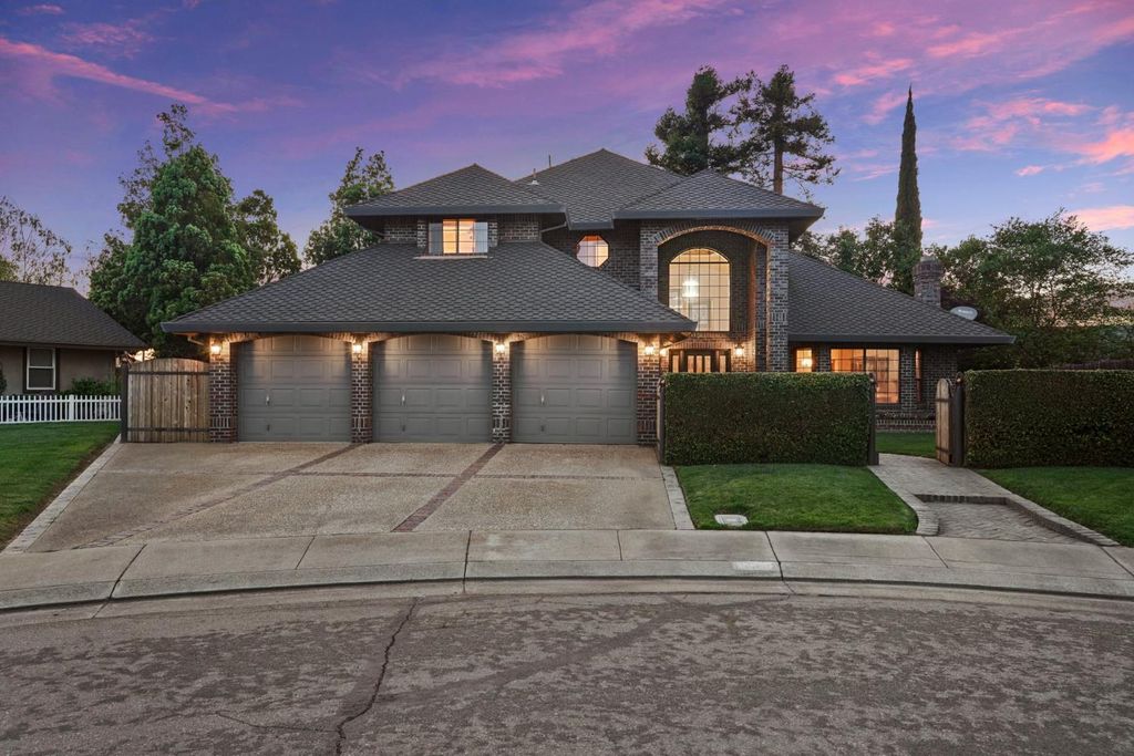 1041 Yuloni Dr, Lodi, CA 95240