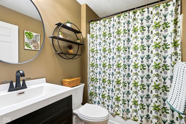 16842 Loch Circle, Noblesville, IN 46060