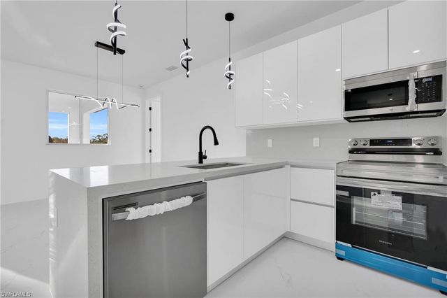 1819 Rush AVE, Lehigh Acres, FL 33972