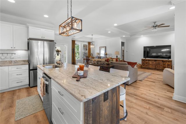 171 South Oak Pointe Drive, Seneca, SC 29678